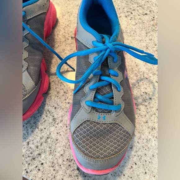 Girls Under Armour Shoes Size 5.5 - Picture 7 of 10